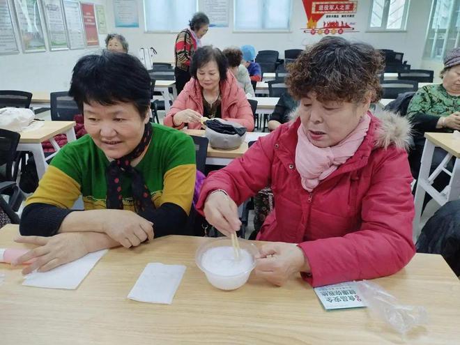 暖心呵护·手有余香”手工DIY护手霜活动OG视讯新时代文明实践│南益社区开展“