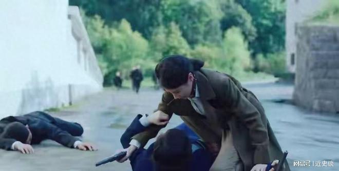 哭全网！舟山的解放多亏黎晴抓捕朱枫OG真人《沉默的荣耀》结局反转看(图3)